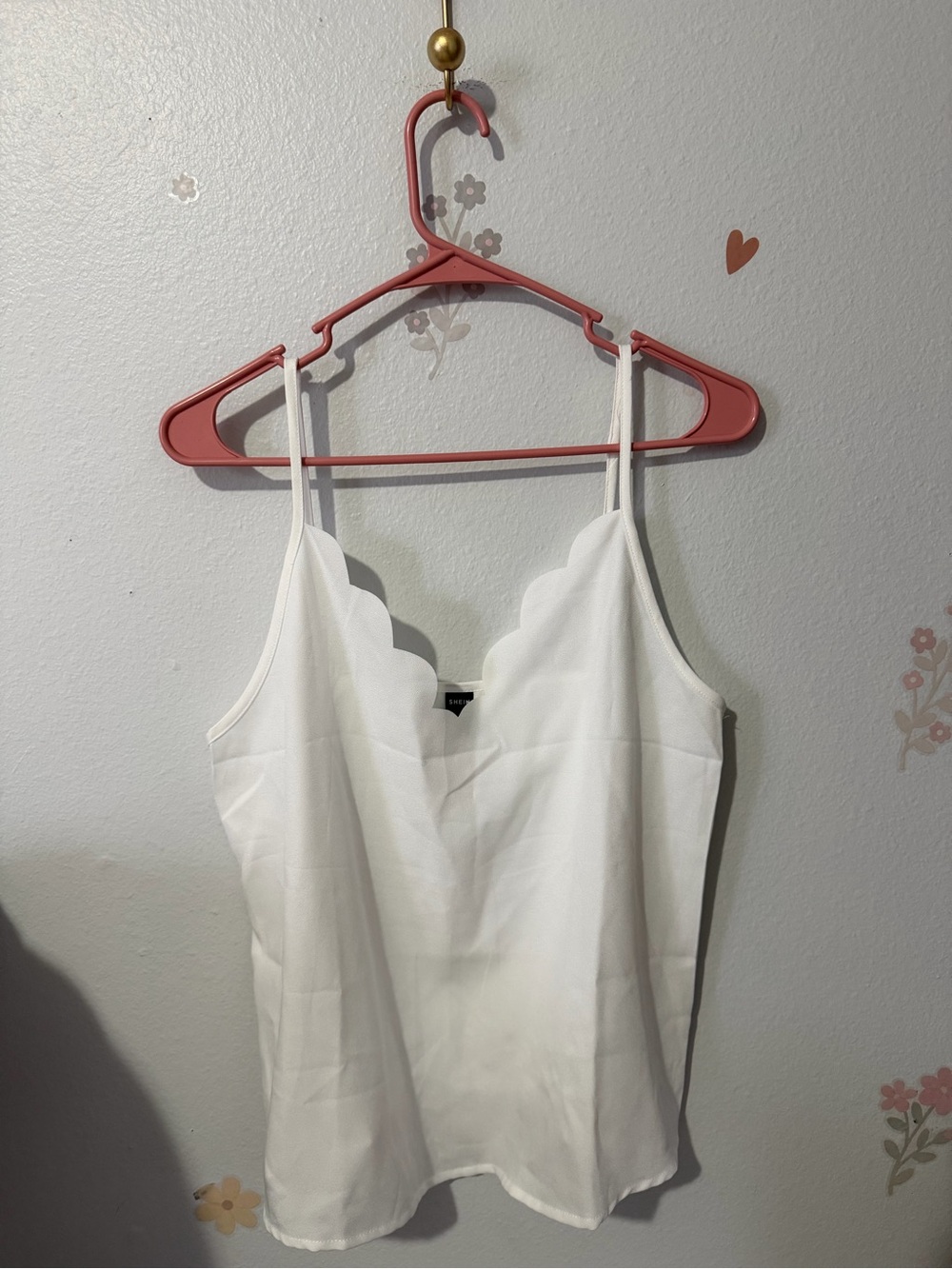 SHEIN White Scalloped V-Neck Cami